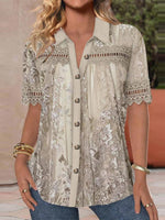 Kurzarm-Top mit V-Ausschnitt, floralem Print, grafischer Spitze und Ziernähten, Knopfleiste