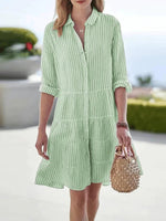 Lässiges, gestreiftes Sommerkleid mit Reverskragen und langen Ärmeln