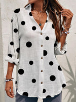Chemisier blanc à pois, col en V et manches longues