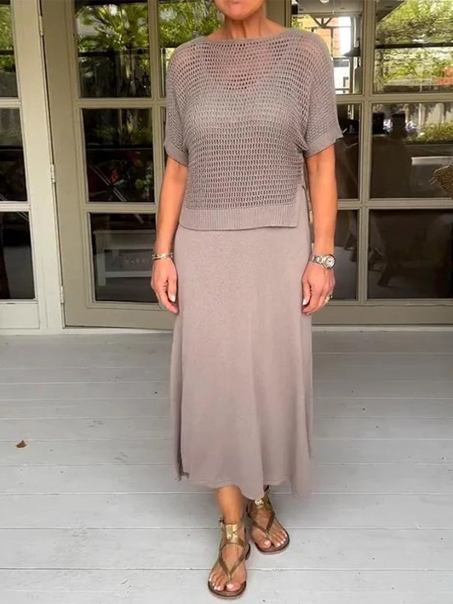 Lässiges Hosenträgerkleid und zweiteiliger Anzug mit Ausschnittbluse