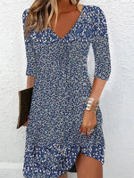 Lässiges Kleid mit V-Ausschnitt und grafischem Print