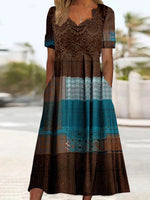 Robe midi à manches courtes et col en V pour femme, ornée de dentelle et d'un imprimé graphique.