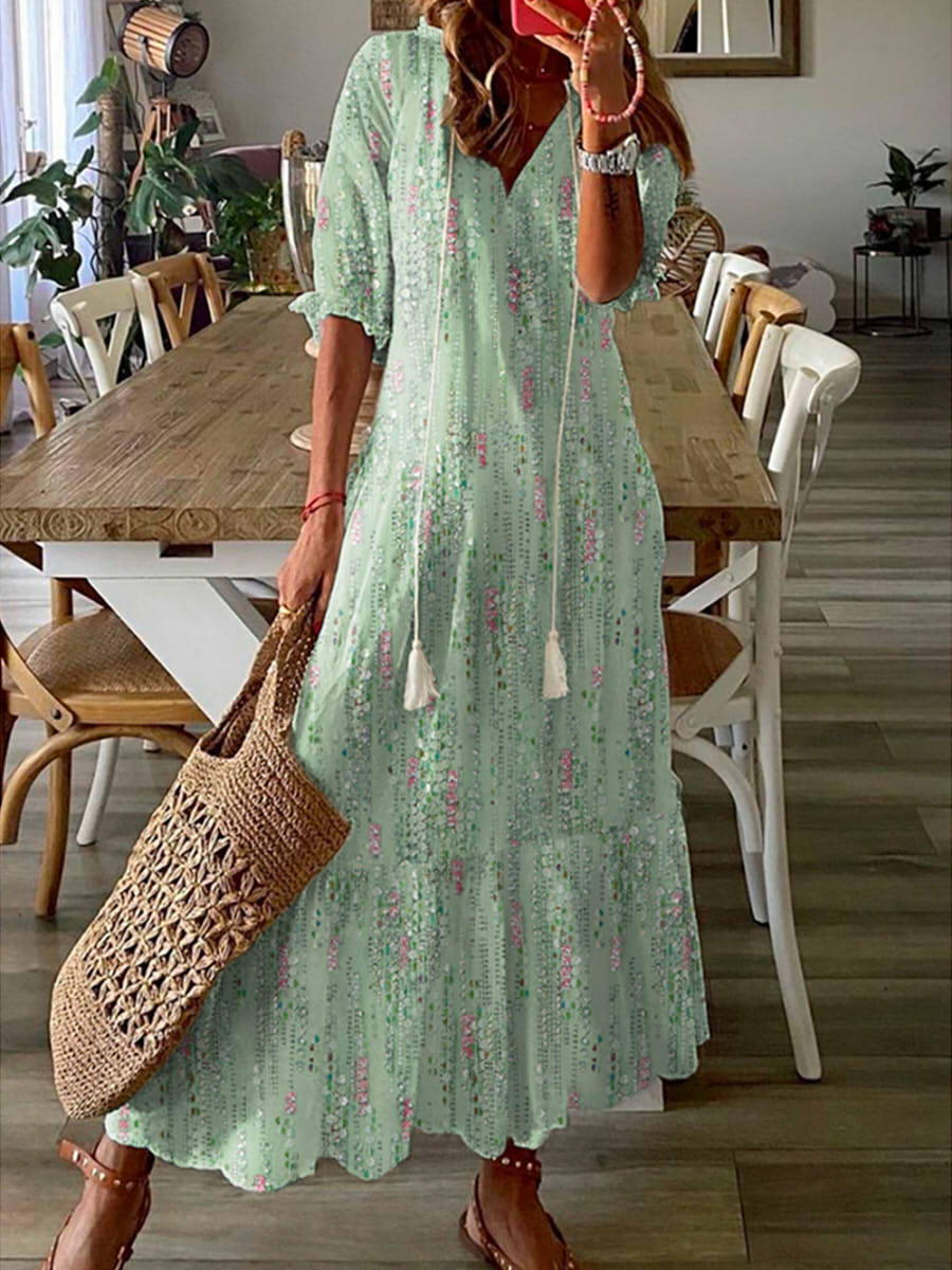 Lässiges Maxikleid mit V-Ausschnitt und abstraktem Print