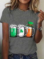 T-shirt gris à manches courtes et col rond imprimé verres à vin