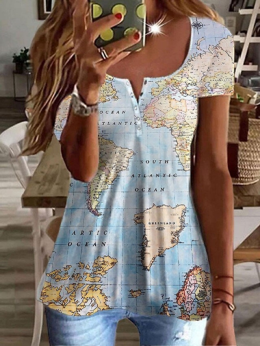 Blaue, lässige Shorts-Bluse mit V-Ausschnitt und Kartenprint, bedruckt