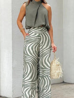 Grünes ärmelloses Zweiteiler-Set