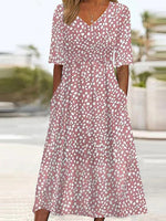 Robe d'été rose à manches courtes et col en V avec poche latérale