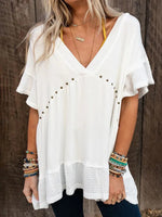 T-Shirt-Top mit Fledermausärmeln, asymmetrischem Saum, Knopfleiste und V-Ausschnitt