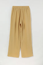 Lässige Sommerhose aus einfarbigem Stoff mit Knöpfen und Taschen