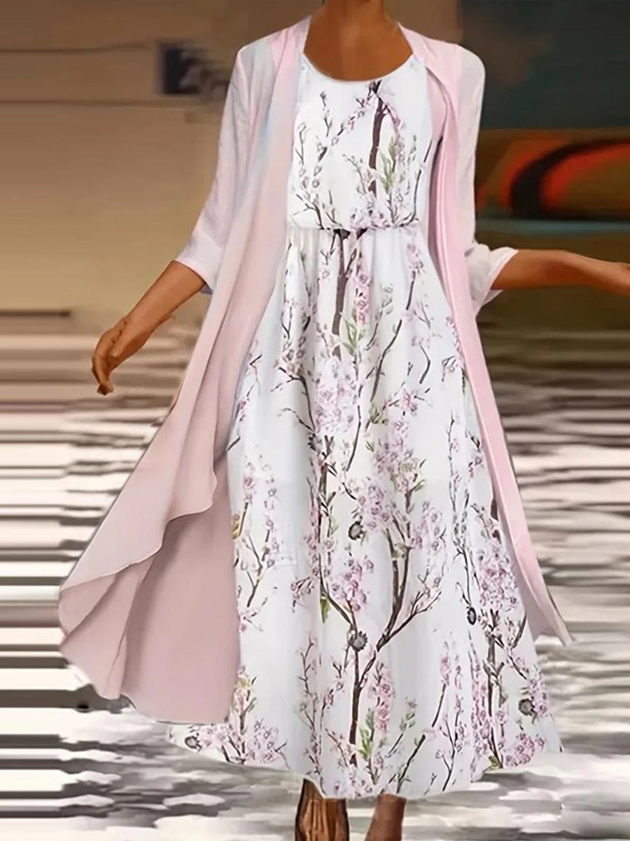 Robe longue rose poudré à imprimé floral, col rond et manches 3/4, avec veste d'extérieur.