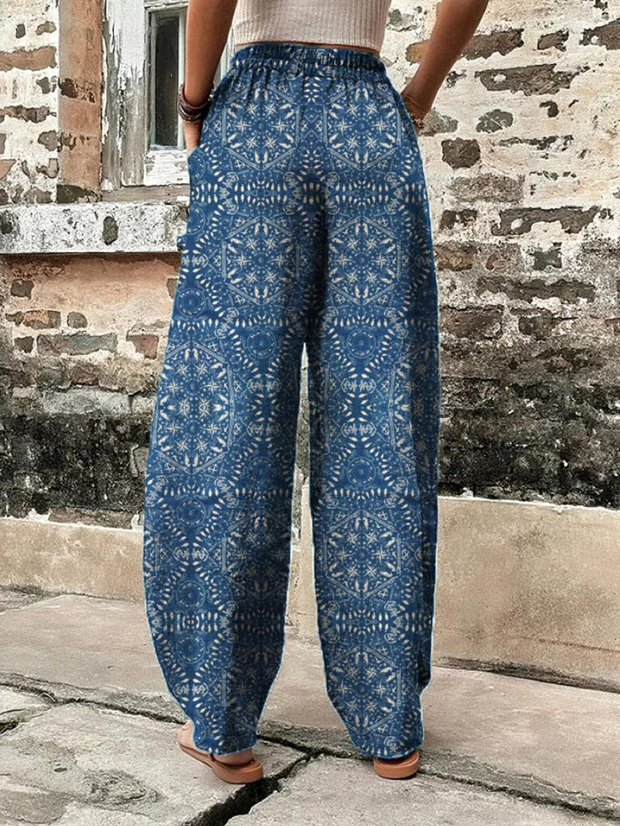 Lässige blaue Haremshose im Boho-Stil