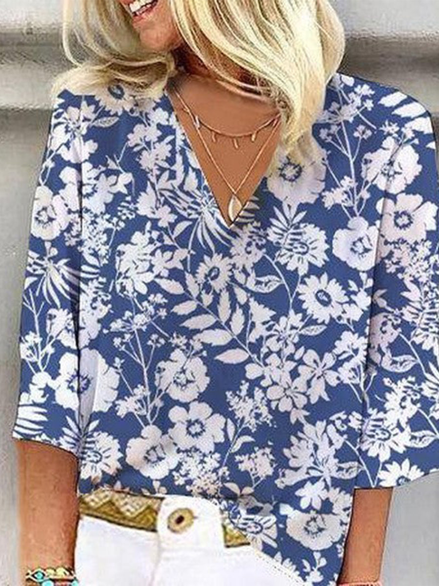 Blaues Oberteil mit Blumenmuster und 3/4-Ärmeln