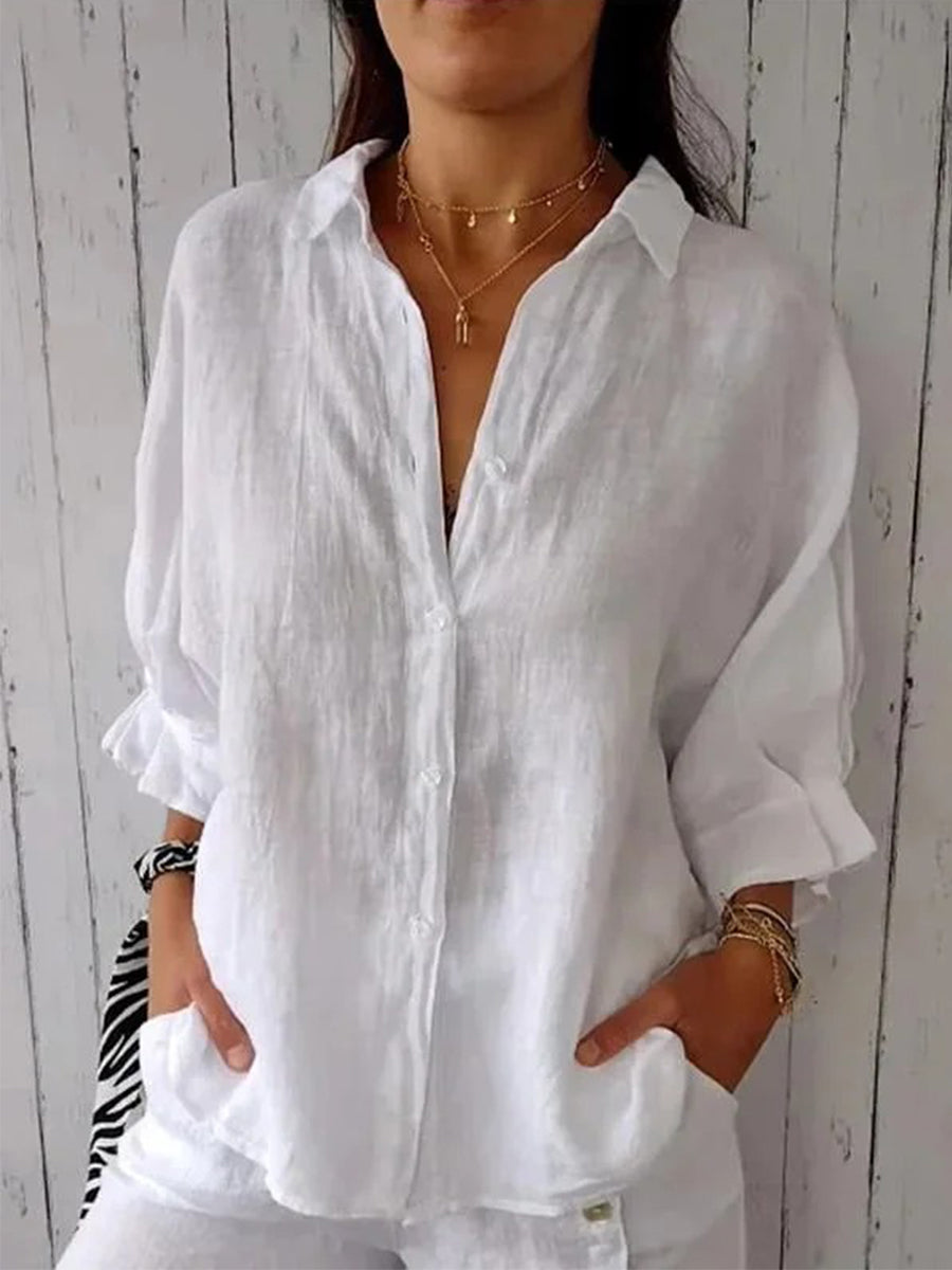 Chemise blanche à manches courtes et col en V avec nœud papillon