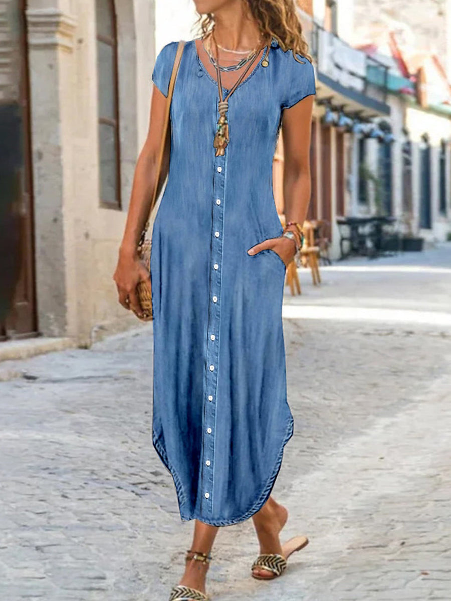 Lässiges Maxikleid aus Denim mit kurzen Ärmeln, Knopfleiste und Taschen