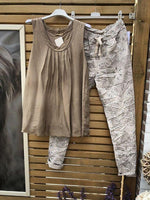 Khaki Casual Style Camouflage Printed Round Neck Sleeveless Two Piece Suit