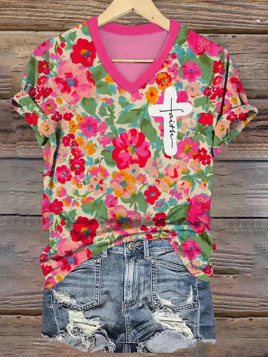 Haut rose à manches courtes et col en V.