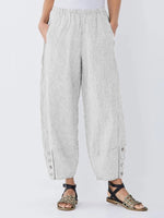 Lässige Hose mit Streifen und Taschen