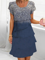 Blaues Minikleid mit Rundhalsausschnitt und kurzen Ärmeln